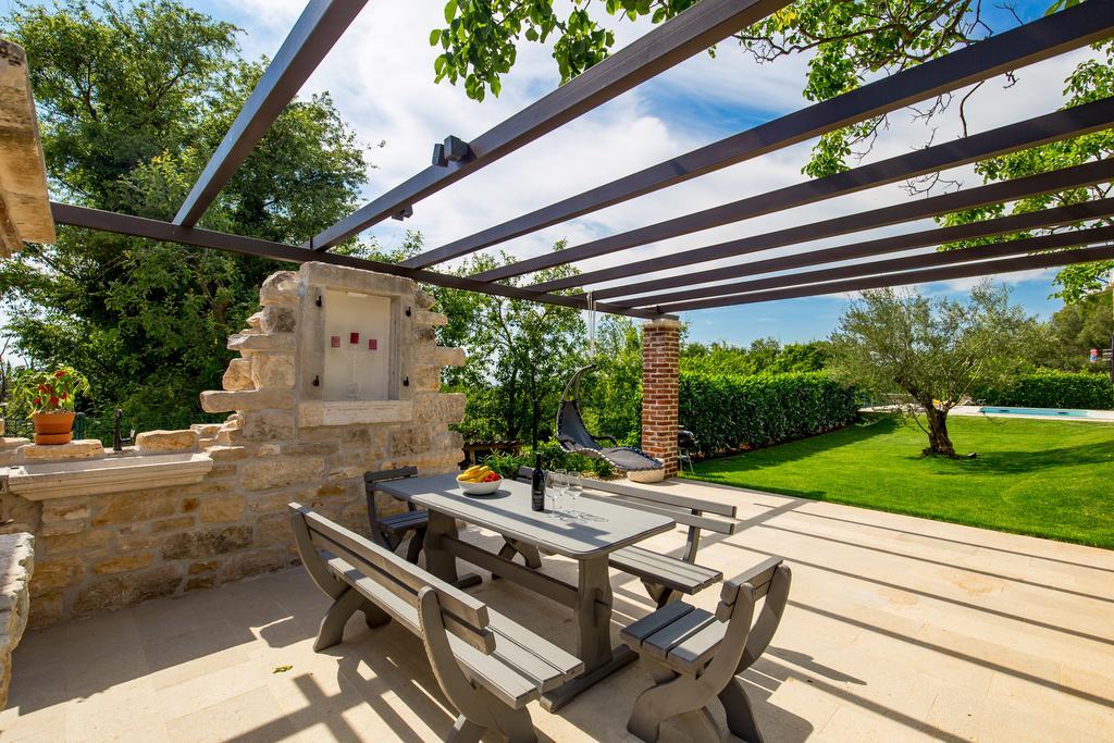 Villa Parenzana Вишнян Экстерьер фото