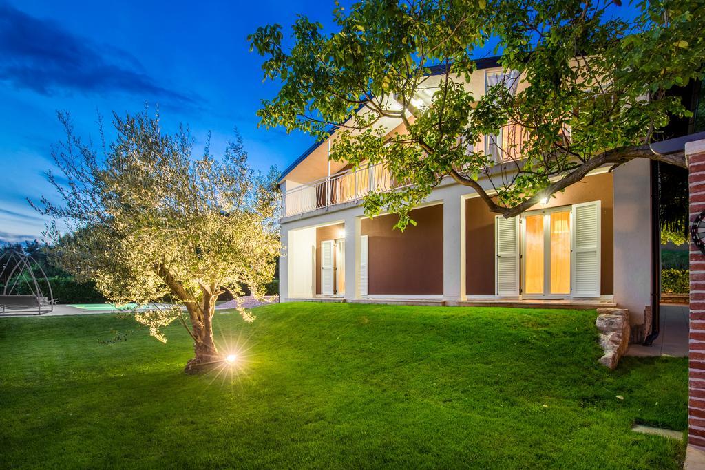 Villa Parenzana Вишнян Экстерьер фото