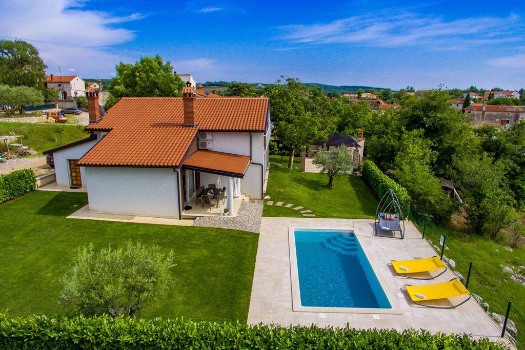 Villa Parenzana Вишнян Экстерьер фото